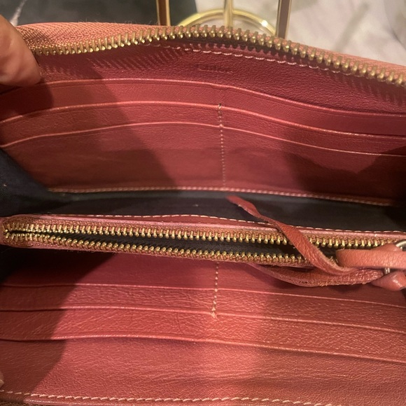 GUC Chloe signature bow zippy wallet - Picture 5 of 10